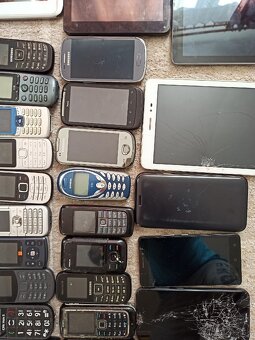 Zbierka mobily a tablety čítaj inzerát - 3