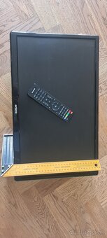 Televízor a držiak na televízor - 3