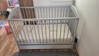 Detská postieľka s matracom a nepremokavými plachtami - 3