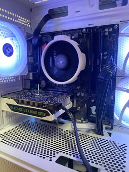 BIELY HERNY PC RYZEN 5 2600/GTX 1660 SUPER/16GB RAM - 3