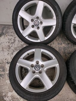4ks alu disky orig. Vw 5x112 R17 pneu 225/45 R17 4mm - 3