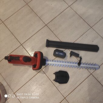 Predám nové akumulátorové nožnice na živý plot - 3