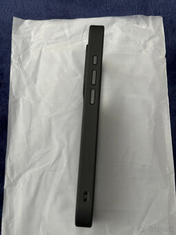 Obal na iPhone 15 Pro, MagSafe – čierny - 3