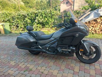 Honda goldwing - 3