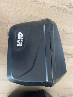Givi kufre, bocne nosice a hlavny vrchny nosic na Moto guzzi - 3