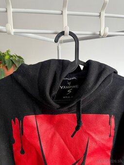 Čierna mikina s kapucňou M motív Vampire - 3