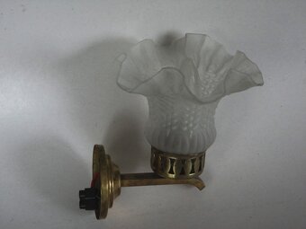 Nástenné svietidlo s tienidlom. - 3