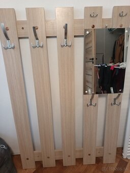 Vešiaková stena - 3