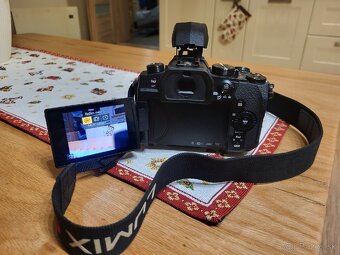 Panasonic Lumix DC-G90 - 3