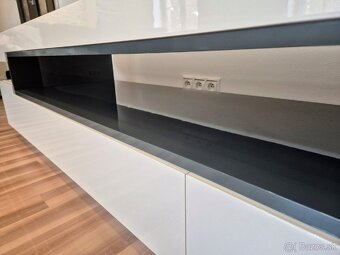 Premiova skrinka pod TV LAURA WE-TEC - 3