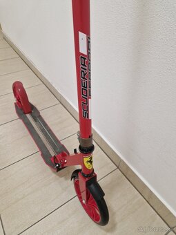 Kolobezka Scuderia Ferrari do 100kg - 3