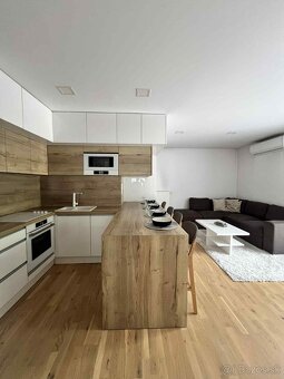 Luxusný 3 izbový byt s balkónom a garážou na PREDAJ - 3