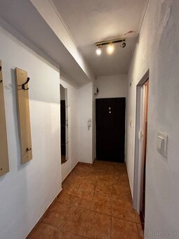 Priestranný 3izb byt s balkonom a vlastným kúrením - 3
