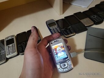 Samsung SGH-Z400 - 3