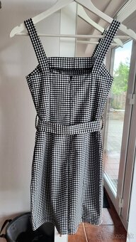 Kárované šaty na ramienka - 3