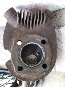 NSU 351 S/OS liatinová hlava na vlásenkové pružiny - 3