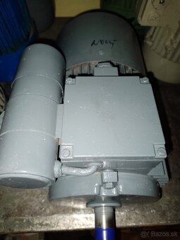 Predám nový elektromotor na 230 V.Rezervovany. - 3