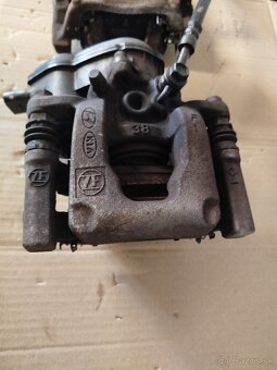 Zadný brzdový strmeň Hyundai tucson NX4 - 3