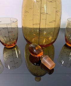 Nadherná nepoškodená karafa z medového skla plus 4 poháriky - 3