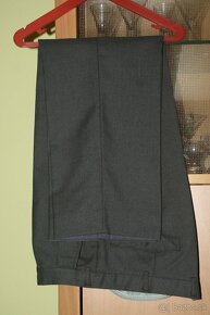 Predám šedý pánsky oblek použitý, na výšku 175 cm pás 88 cm. - 3