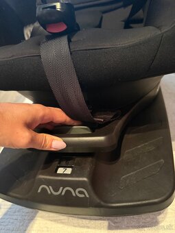 Nuna autosedačka PRYM 2021 caviar (3185.003) - 3