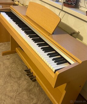 Yamaha piano - 3