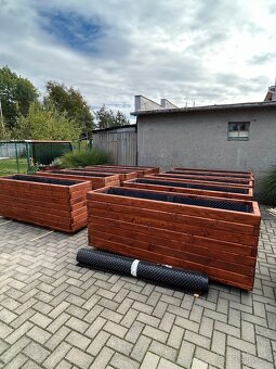 Kvetinace a vyvysene zahony - 3