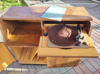 Starožitný nábytok. - 3