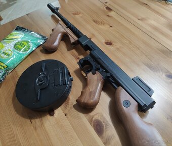 Airsoft Thompson M1928A1 (CYMA CM.051) + výkonná batéria
- 3