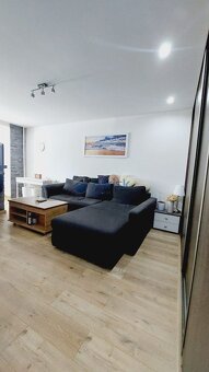 NA PREDAJ - KRÁSNY ,ZARIADENÝ 2 IZBOVÝ BYT S LOGGIOU, ČILIŽS - 3