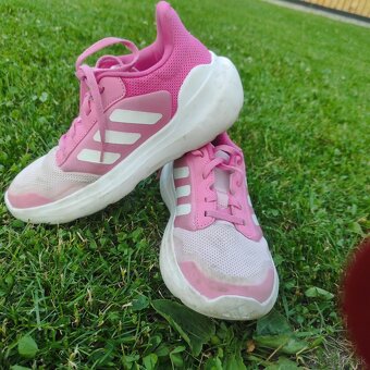 Predám dievčenské botasky Adidas c. 36 - 3