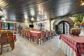 Zabehnutý areál s reštauráciou a novým zrubom na predaj – Li - 3