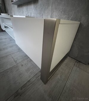 Stôl pod TV - 3