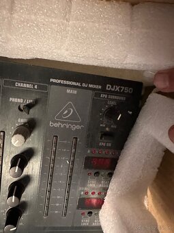 Berhinger DJX750 - 3