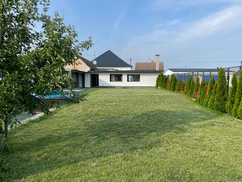 Kompletne zrekonštruovaný rodinný dom s bazénom - 3