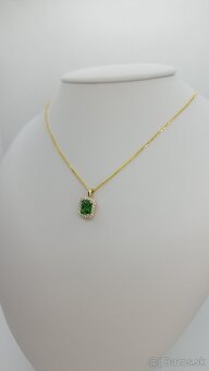 Zlatý náhrdelník so zeleným kameňom - 3
