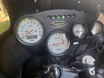 Triumph Tiger 885i - 3