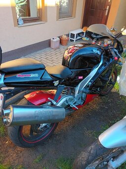 Aprília RSV 1000 - 3