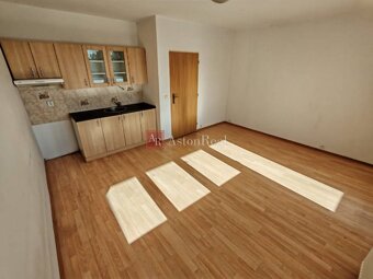 IBA U NÁS Garsónka, 28m2, veľká lodžia 6m2, čiast. rekonšt - 3