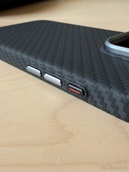 Karbonovy kryt na iPhone 15 Pro - 3
