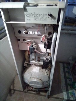 Predám liatinový plynový kotol Protherm 30KLZ so zásobníkom - 3