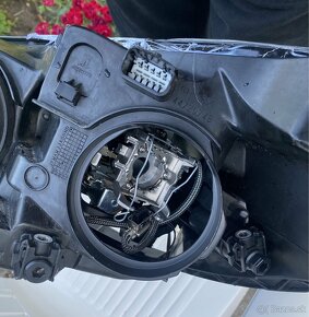 Predam/vymením vnútorný diel natáčaciejo xenónu P308 - 3