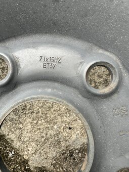 Plechovy disk s pneumatikou - 3