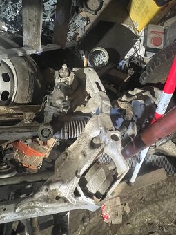 BMW e90 predná napravnica - 3