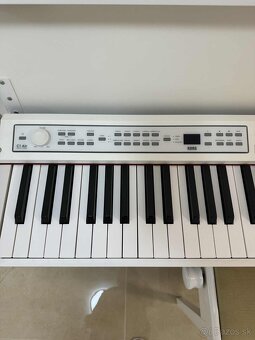 Predám elektrický klavír  veľmi málo používaný ako nový - 3