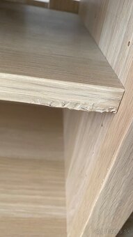 Stolik so srinkou pod TV - 3