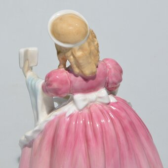 Royal Doulton - Starožitná soška Dievčatko pečie koláč - 3