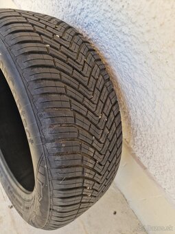 Coninental 235/55 R17 - 3