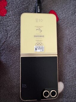 Samsung Galaxy Z Flip 6 - 3