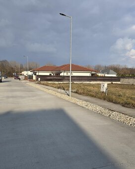 Pinky Real - Stavebný pozemok pre váš vysnívaný dom v Šali - 3